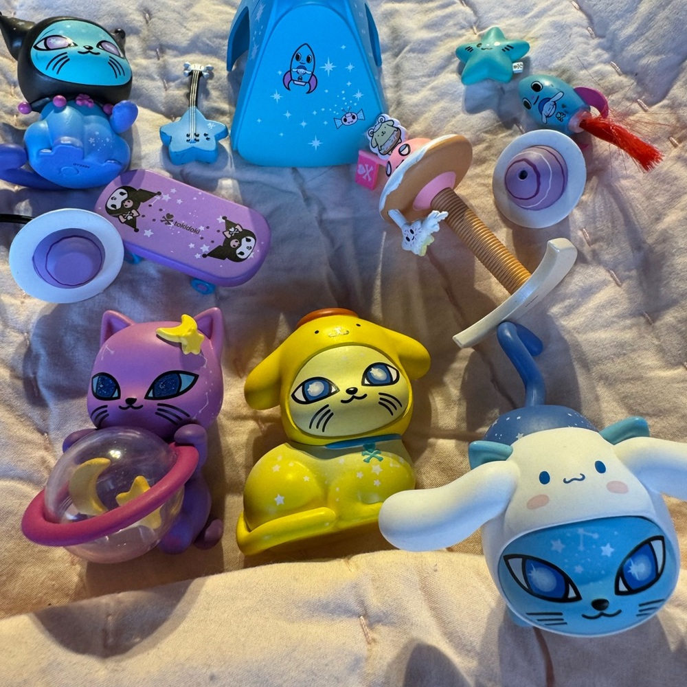 tokidoki Cat and Dog Figurine Set - Blue, Purple, Yellow - Picture 3 of 4